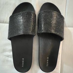 🎉HOST PICK🎉 Torrid, 12WW, Black sparkly slides.